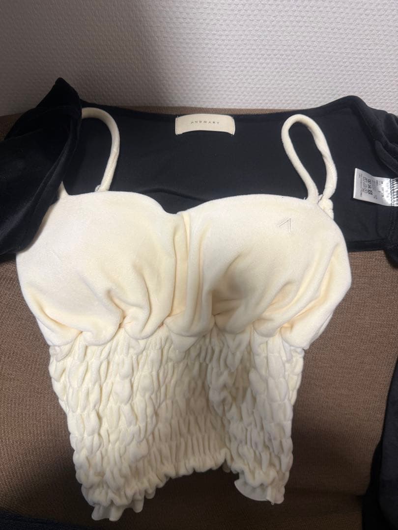 値下げ× andmary Mei shirring tops BLK