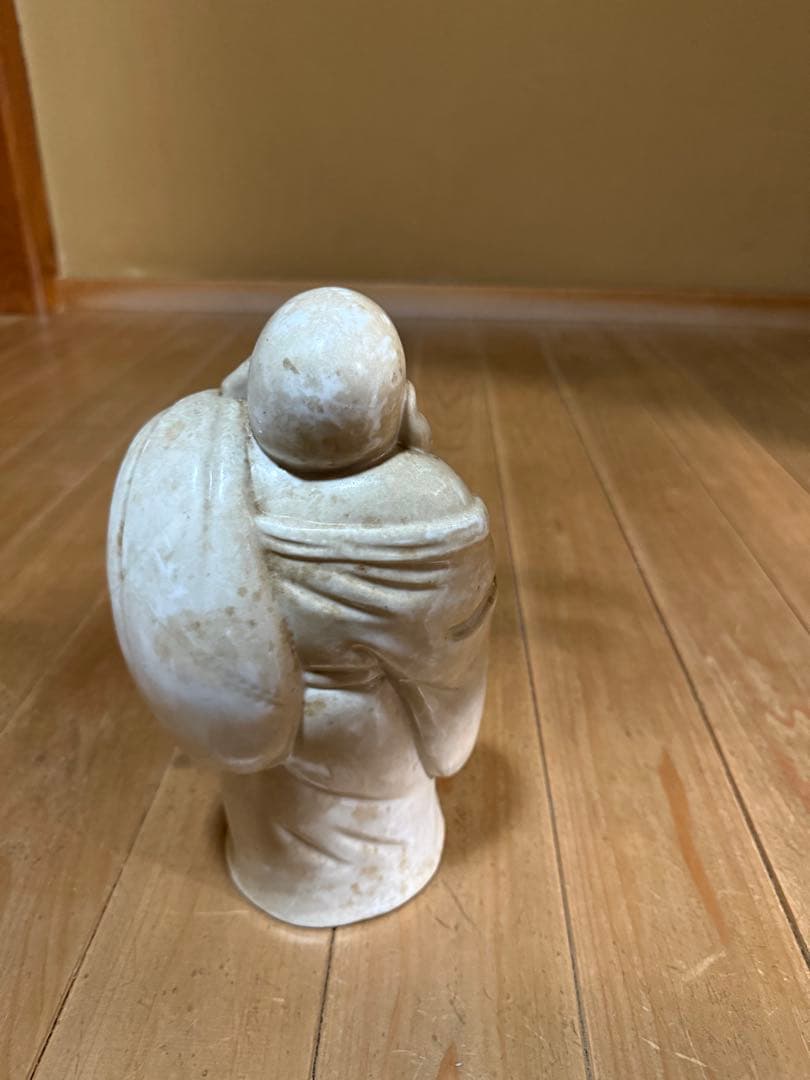 白い陶器製 布袋様 約15cm