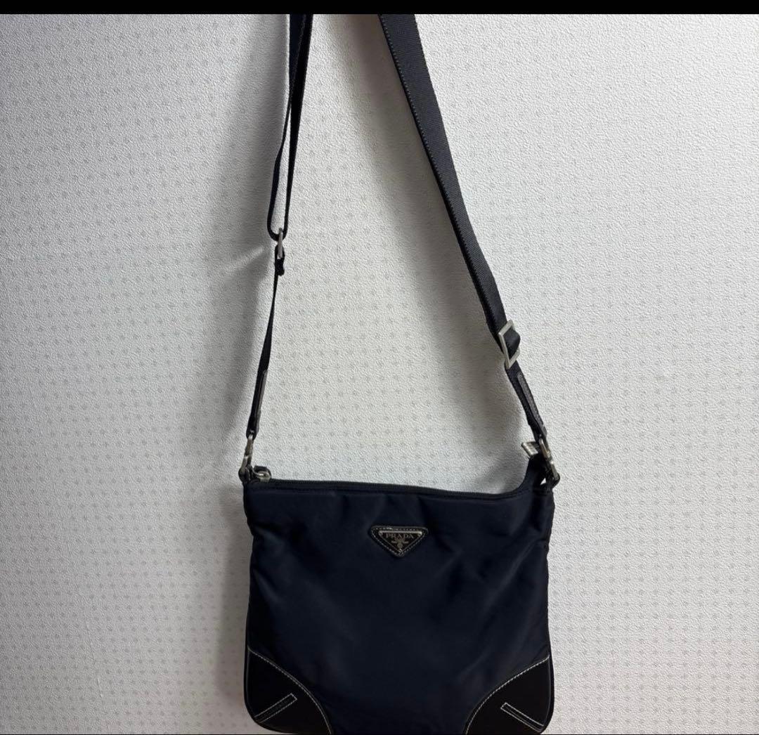 asi rokuPrada ブラック ショルダーバッグ