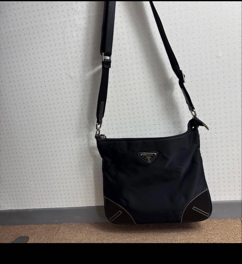 asi rokuPrada ブラック ショルダーバッグ