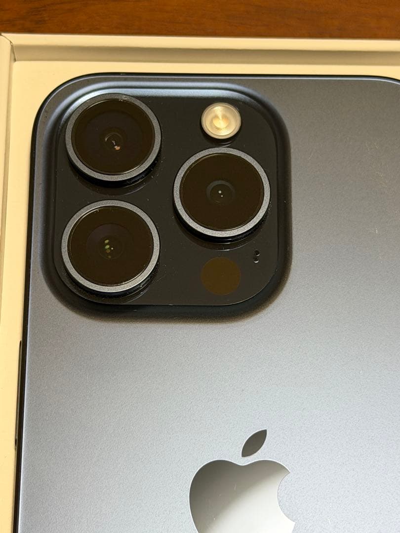 iPhone 15Pro ブルーチタニウム256gb バッテリー86%ケース付き