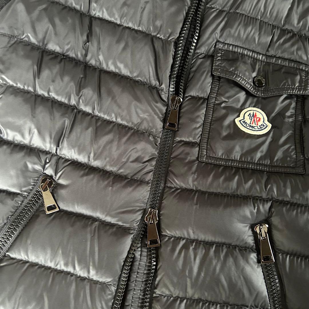 新品同様 モンクレール ライトダウンベスト GLYCO TG0 ブラック