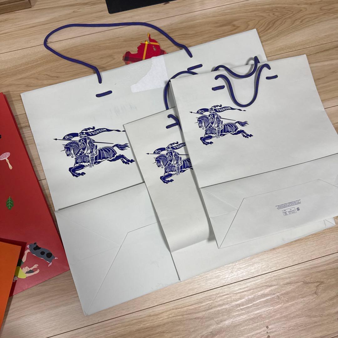 ヴィトンネックレス、ハイブランドショッパーと箱とチャーム