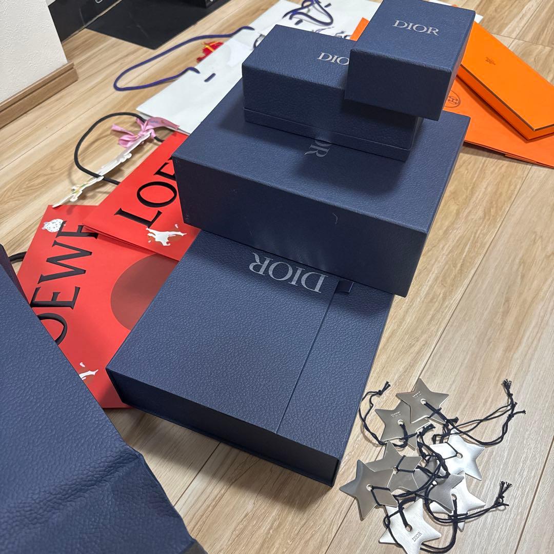 ヴィトンネックレス、ハイブランドショッパーと箱とチャーム