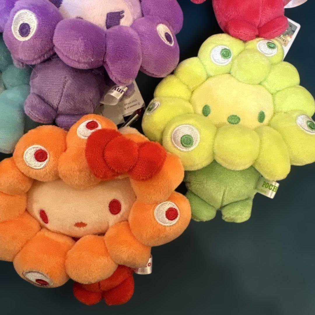 ミャクミャク　サンリオ　推しカラー　ぬいぐるみキーホルダー