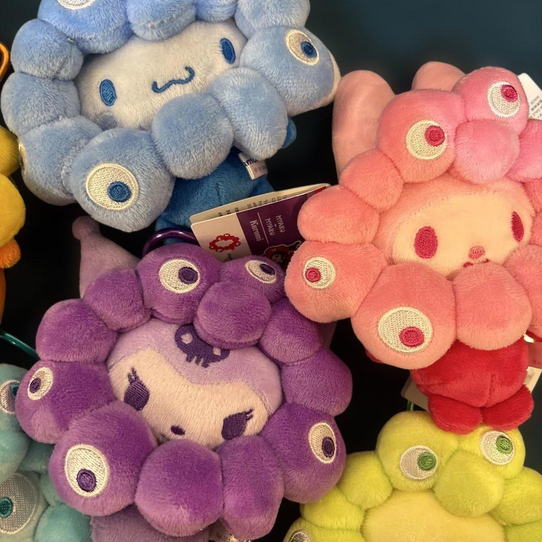 ミャクミャク　サンリオ　推しカラー　ぬいぐるみキーホルダー