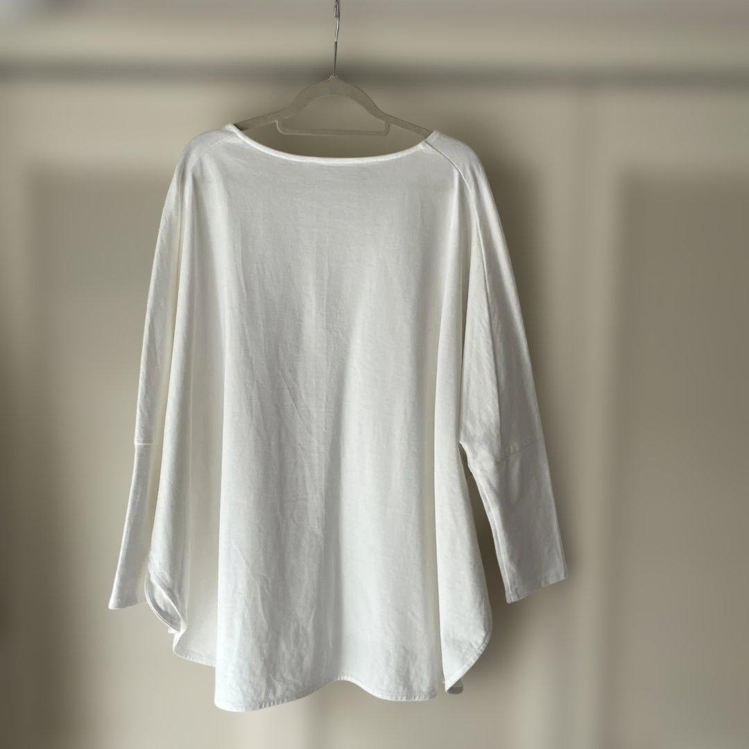 新品同様！ビアズリーの裾刺繍入りドルマンスリーブカットソー