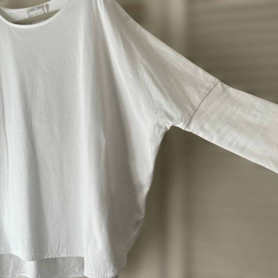 新品同様！ビアズリーの裾刺繍入りドルマンスリーブカットソー