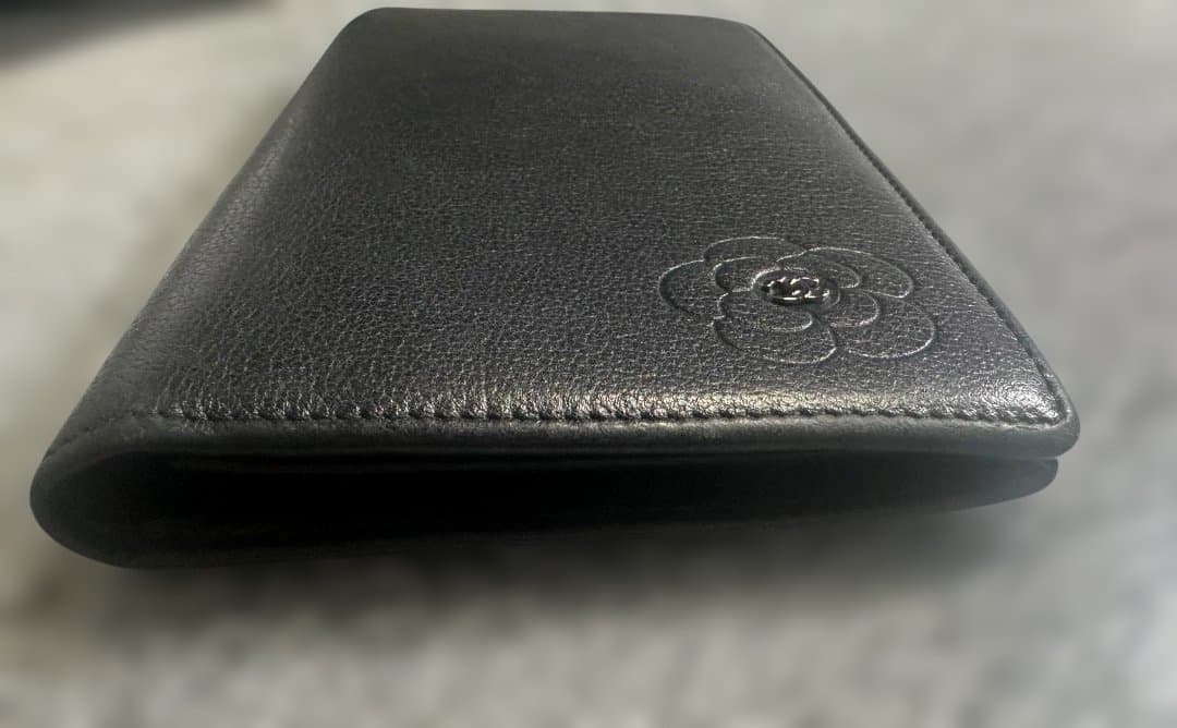 【正規品】CHANEL シャネル カメリア 二つ折り財布 ブラック×シルバー