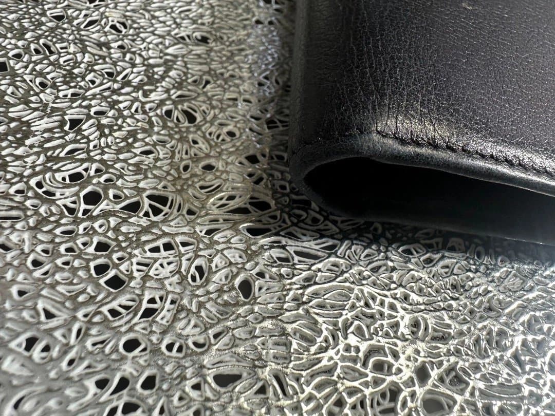 【正規品】CHANEL シャネル カメリア 二つ折り財布 ブラック×シルバー