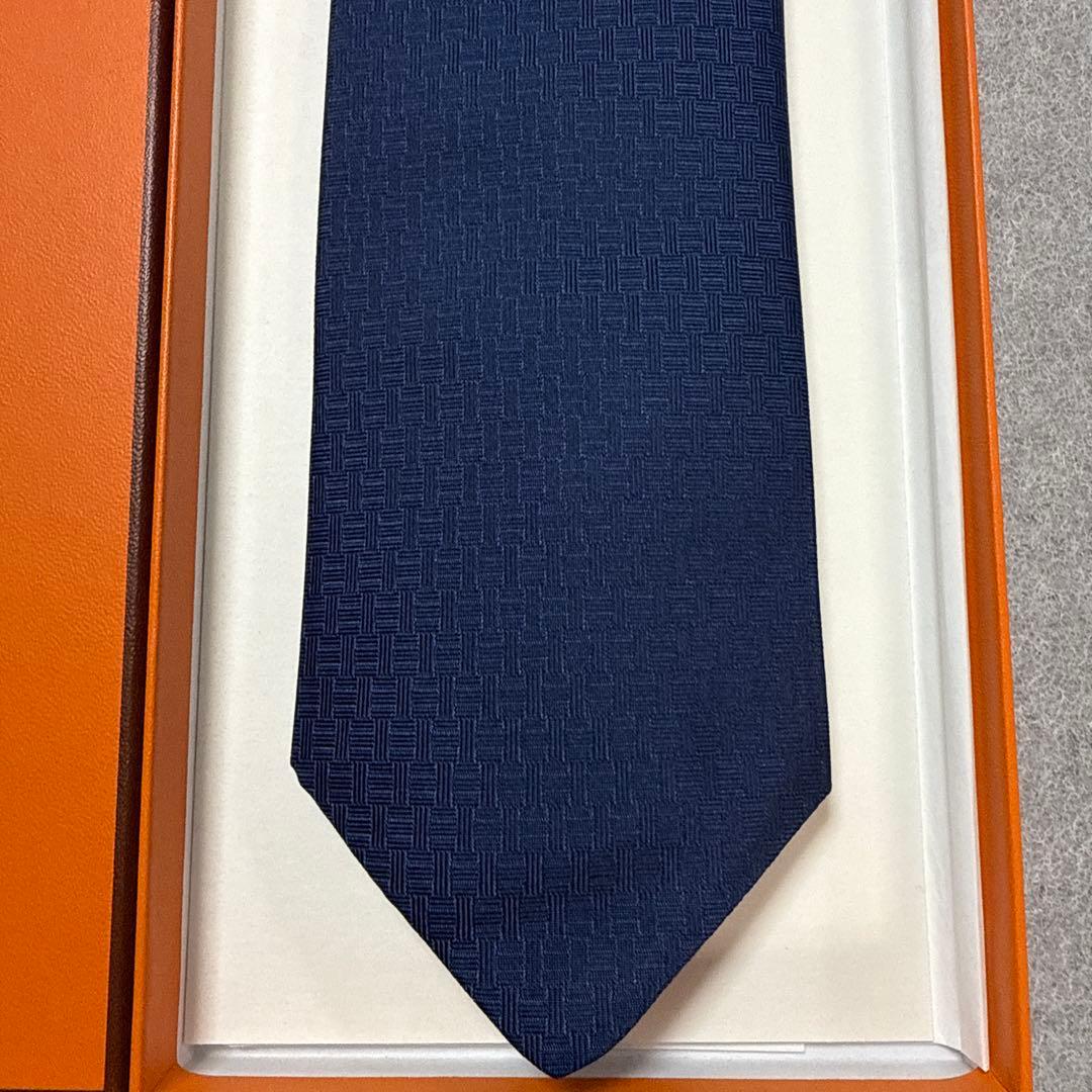 極美品　エルメス　ネクタイ　紺　H柄H織ファソネ　牛柄　シルクジャガード
