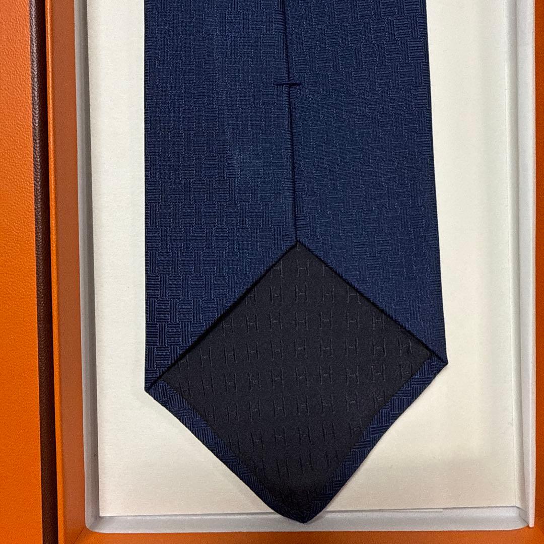 極美品　エルメス　ネクタイ　紺　H柄H織ファソネ　牛柄　シルクジャガード