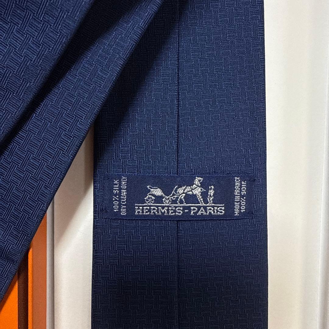 極美品　エルメス　ネクタイ　紺　H柄H織ファソネ　牛柄　シルクジャガード