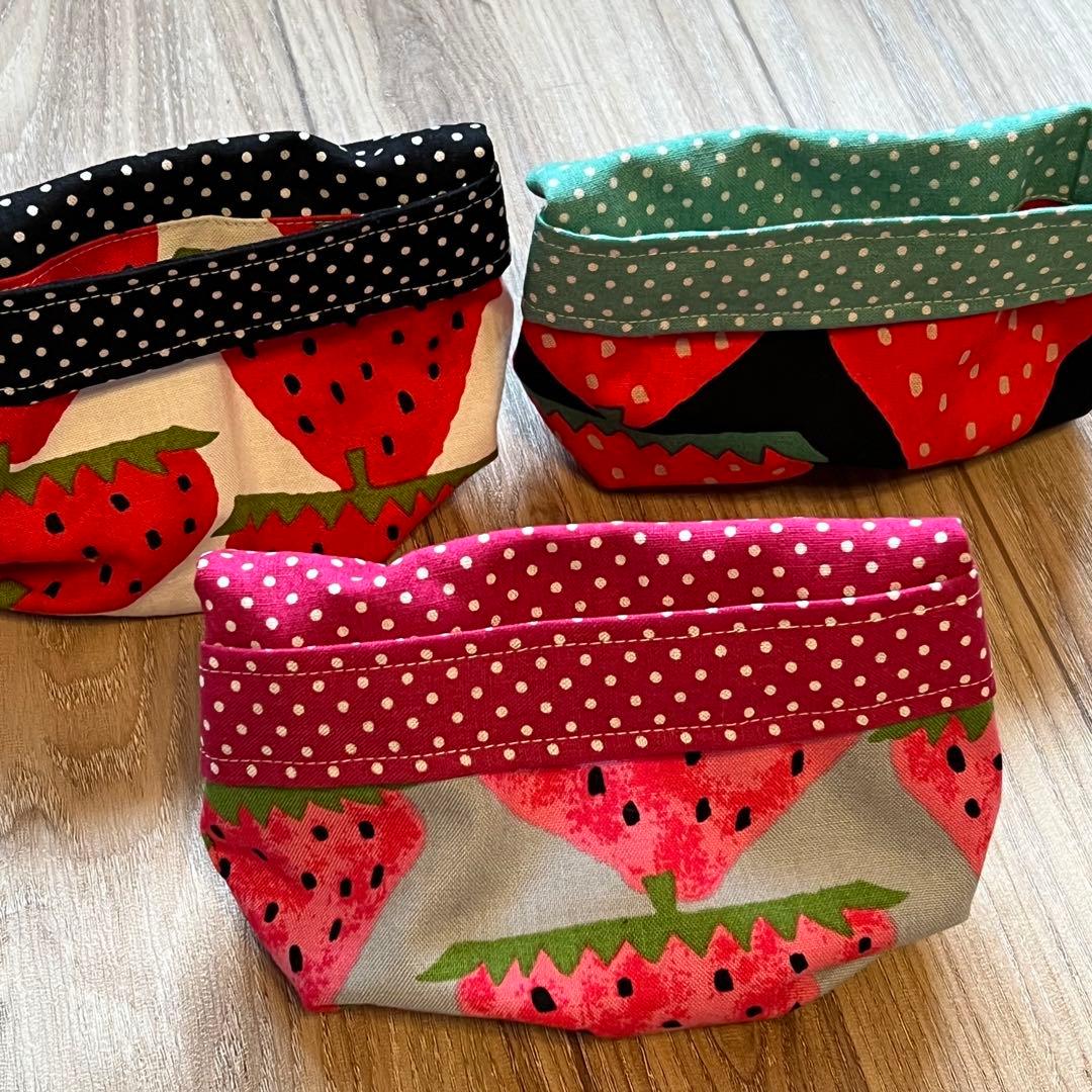 キラキラ⭐️⭐️エプロン✖️2 苺のぷっくりポーチ✖️3