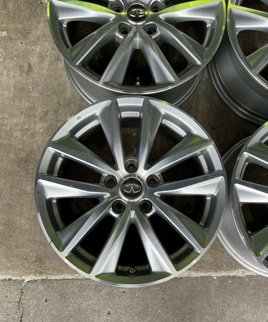 V37 スカイライン純正 17インチ センサーバルブ付き