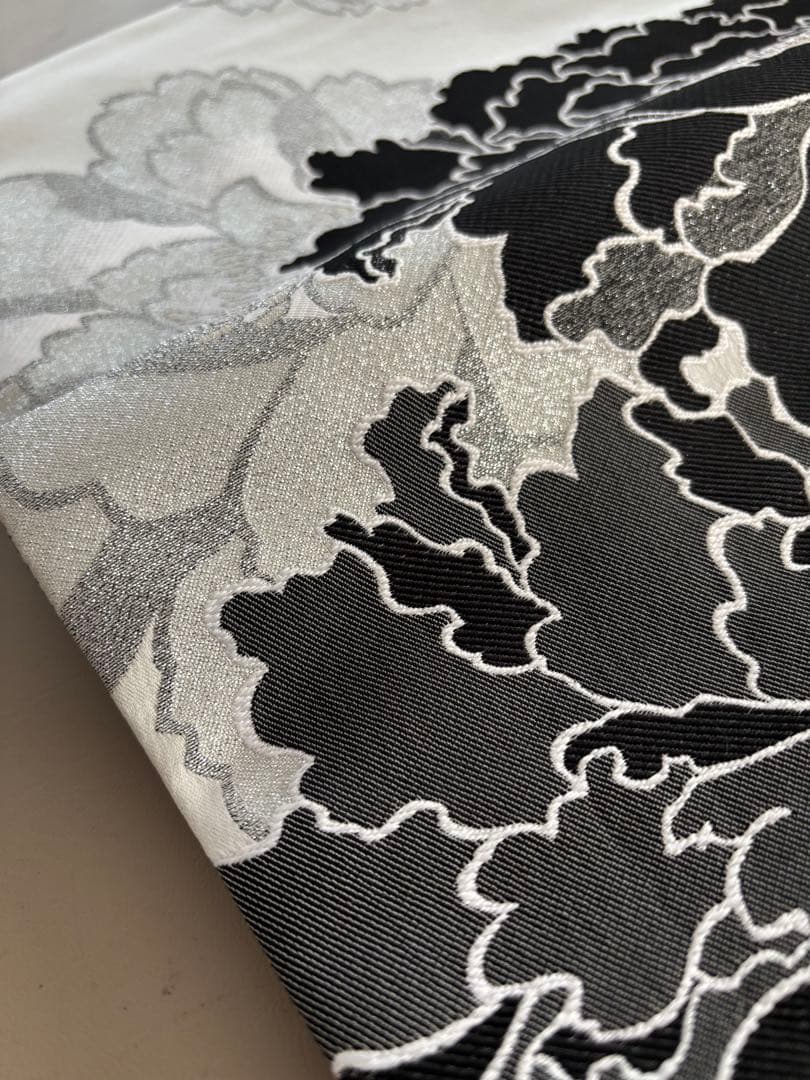 黒×白×金銀糸 牡丹文様 六通 袋帯/振袖 訪問着
