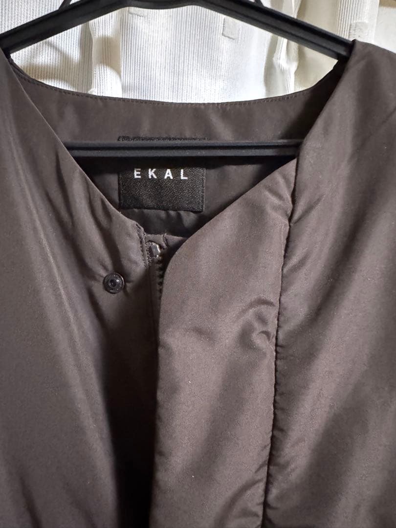 『UR TECH』中綿 ノーカラーコート／エカル（EKAL）