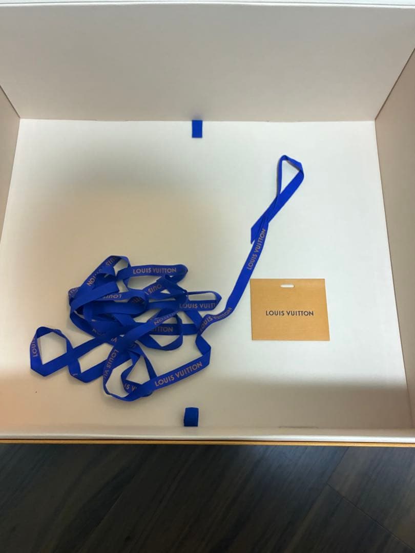 ルイ・ヴィトン モノグラム ロゴ クッション ベージュ ホワイト 新品開封のみ