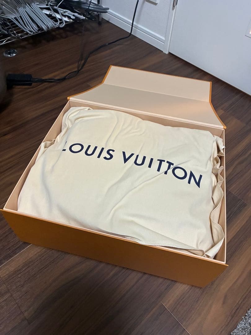 ルイ・ヴィトン モノグラム ロゴ クッション ベージュ ホワイト 新品開封のみ