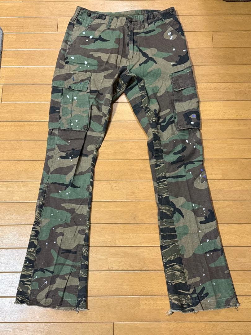 【完売品】　mnml迷彩フレアカーゴパンツ　30インチ