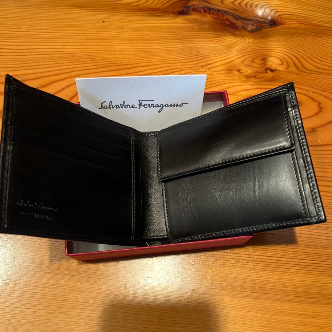 Salvatore Ferragamo ブラック 二つ折り財布