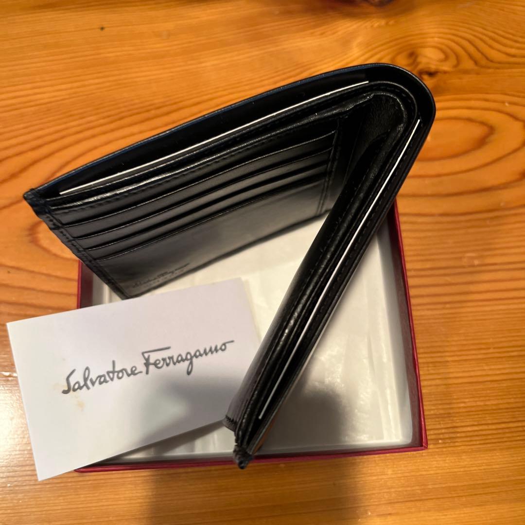 Salvatore Ferragamo ブラック 二つ折り財布