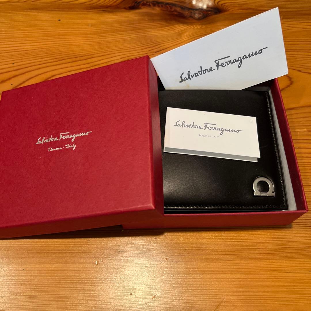 Salvatore Ferragamo ブラック 二つ折り財布