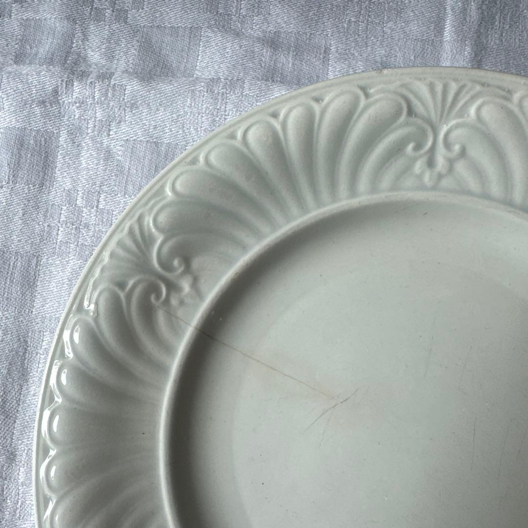 フランスアンティーク　クレイユモントロー　レリーフ皿　デザートプレート　ホワイト