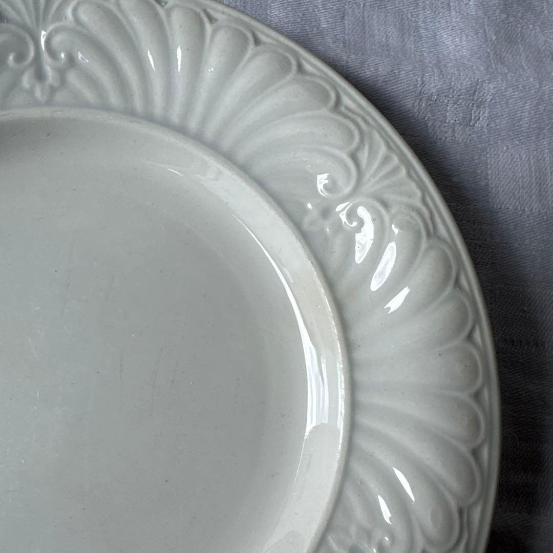 フランスアンティーク　クレイユモントロー　レリーフ皿　デザートプレート　ホワイト