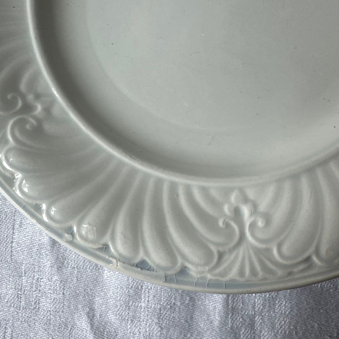 フランスアンティーク　クレイユモントロー　レリーフ皿　デザートプレート　ホワイト