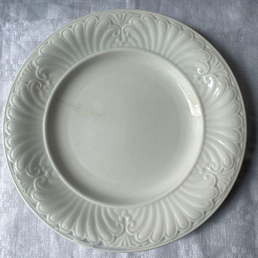 フランスアンティーク　クレイユモントロー　レリーフ皿　デザートプレート　ホワイト