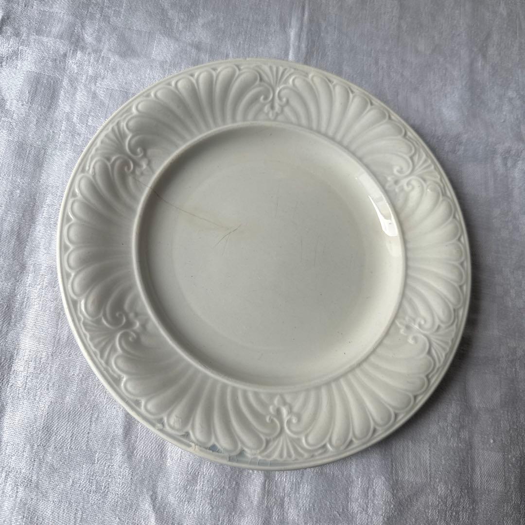 フランスアンティーク　クレイユモントロー　レリーフ皿　デザートプレート　ホワイト