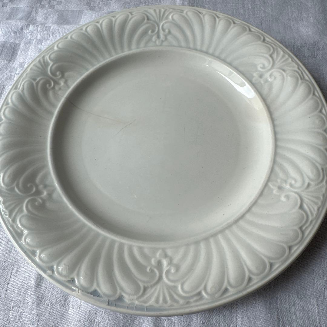 フランスアンティーク　クレイユモントロー　レリーフ皿　デザートプレート　ホワイト