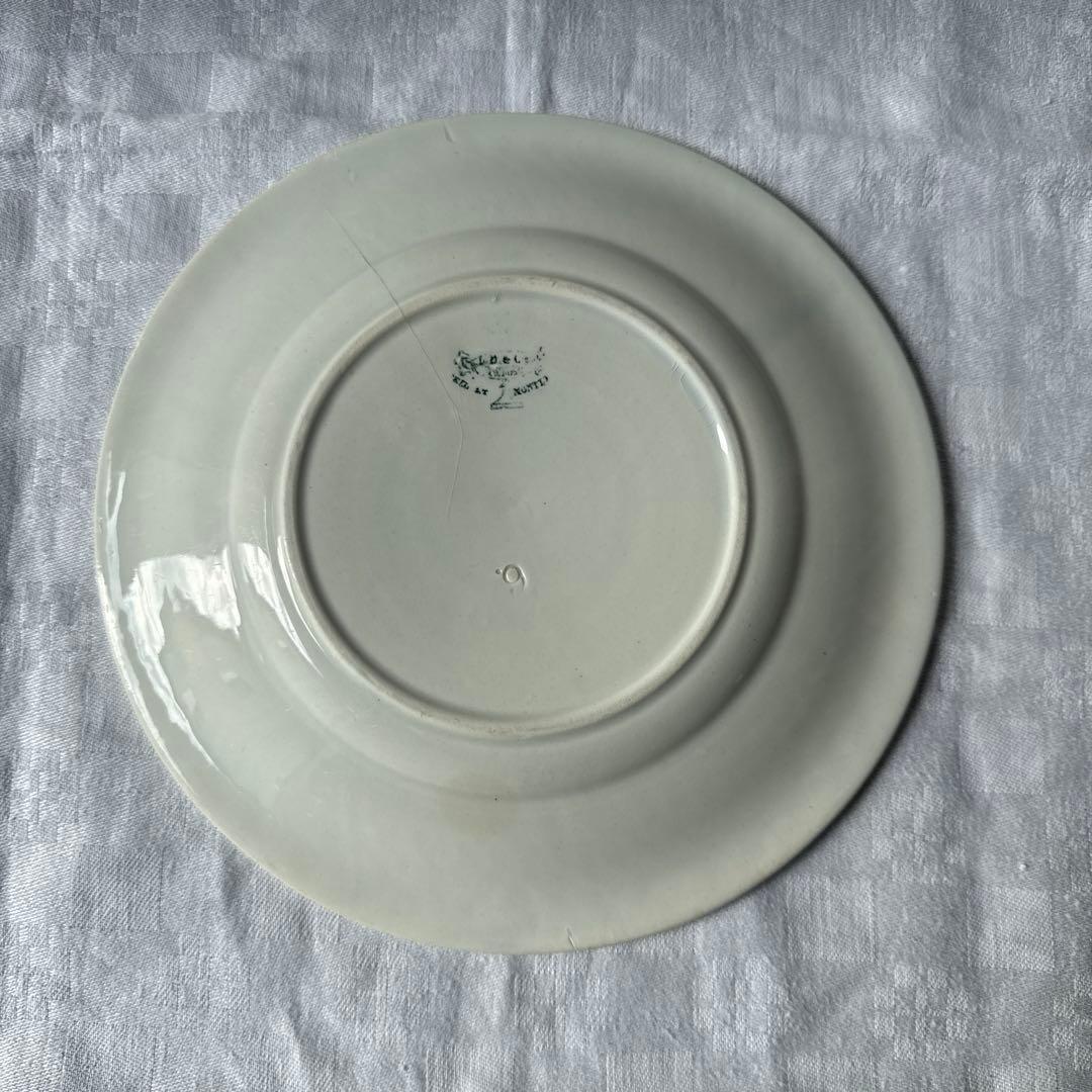 フランスアンティーク　クレイユモントロー　レリーフ皿　デザートプレート　ホワイト