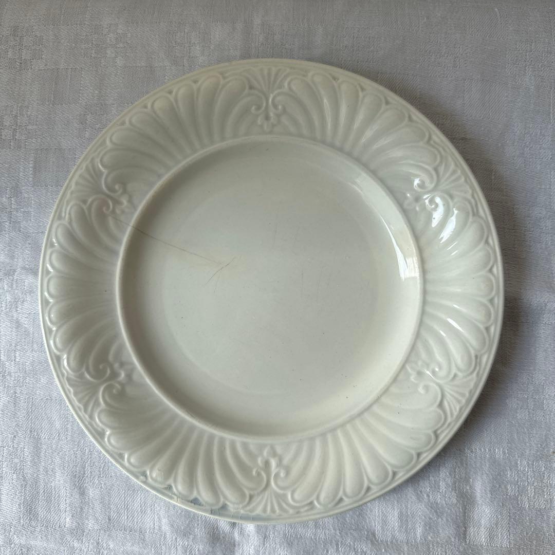フランスアンティーク　クレイユモントロー　レリーフ皿　デザートプレート　ホワイト