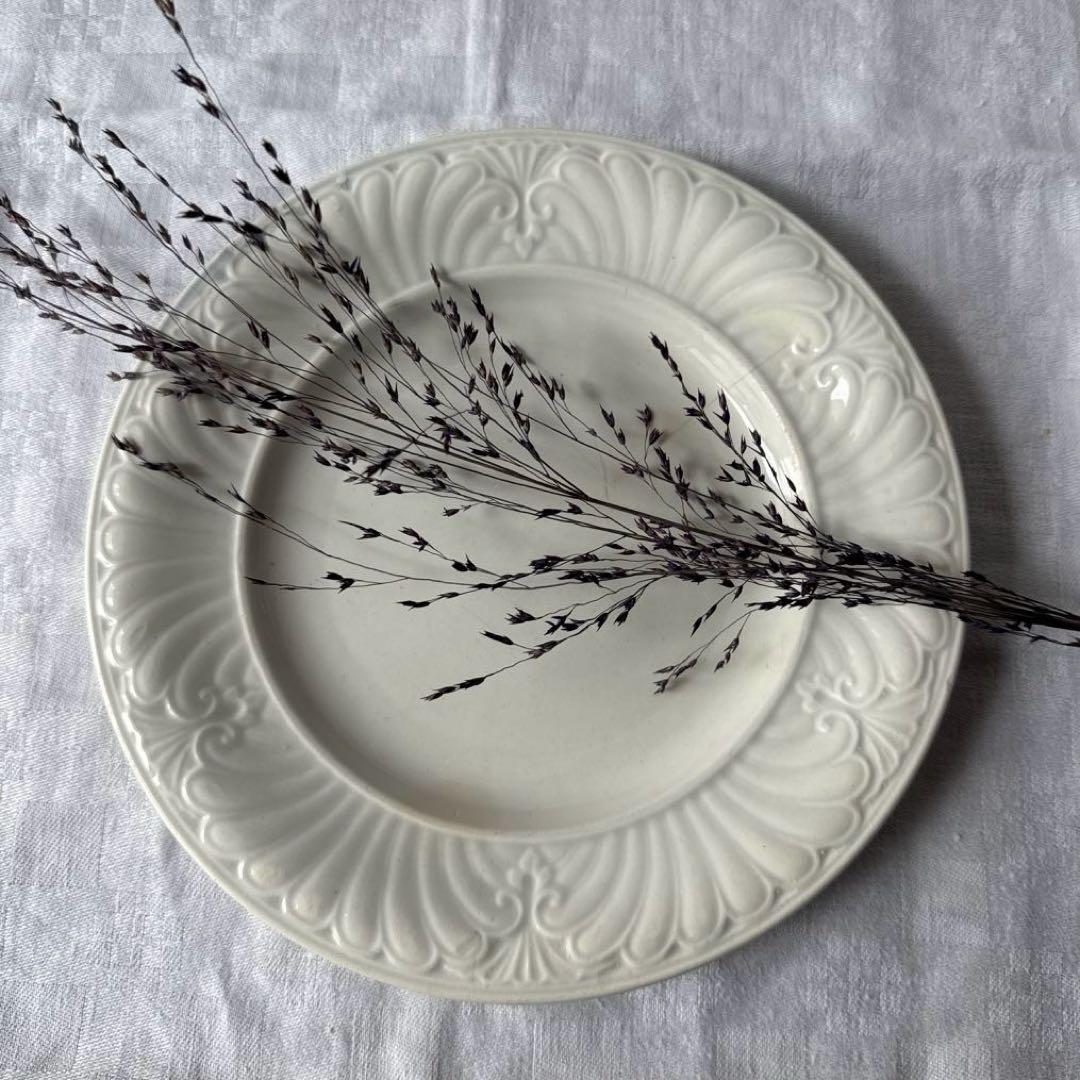 フランスアンティーク　クレイユモントロー　レリーフ皿　デザートプレート　ホワイト