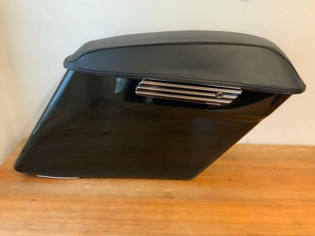 ハーレー　ツーリングモデル　サドルバッグ　アレンネスラッチカバー