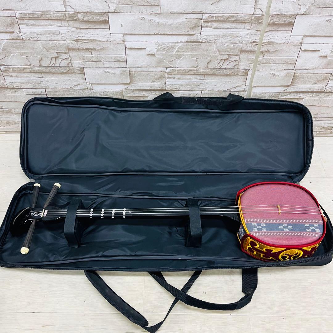 美品 沖縄 三線 オシャレ デザイン張り 布張り？ 人工皮？