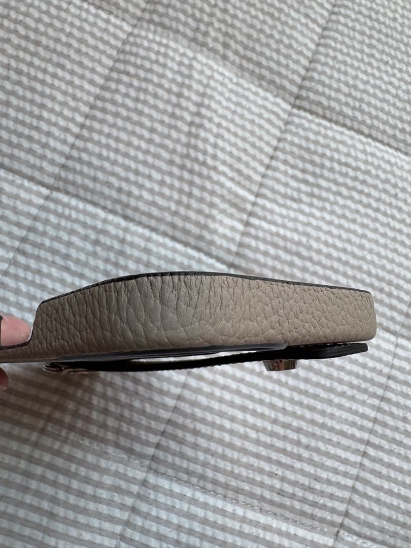 ボナベンチュラ　iPhone16ケース　グレージュ