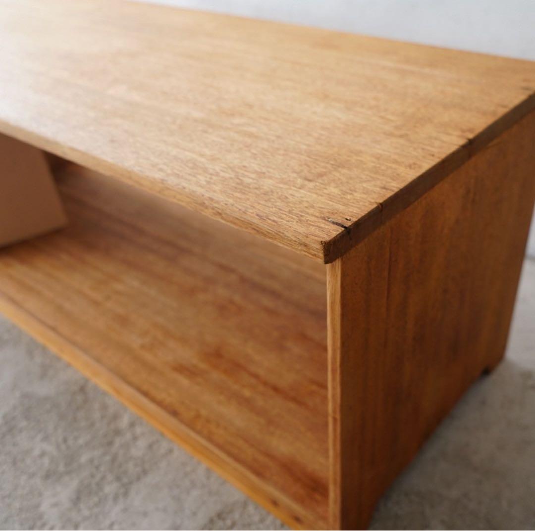 古い無垢材のローボード