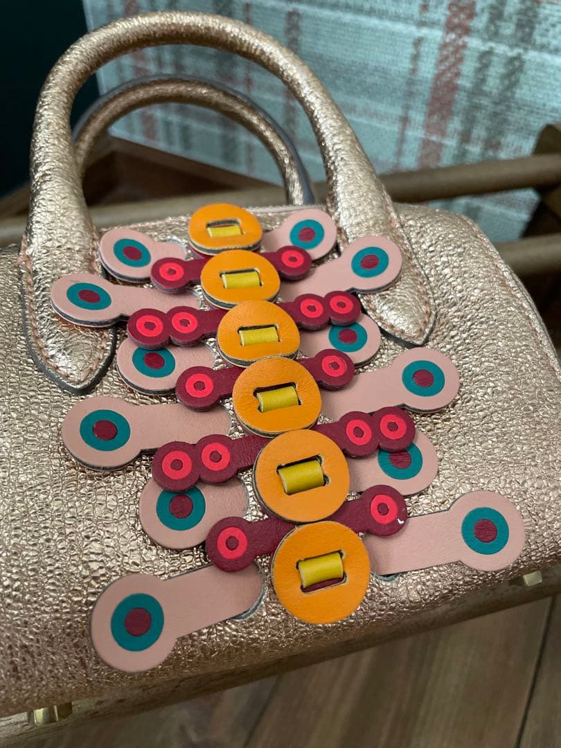 Anya Hindmarch フリップバレル ミニショルダーバッグ