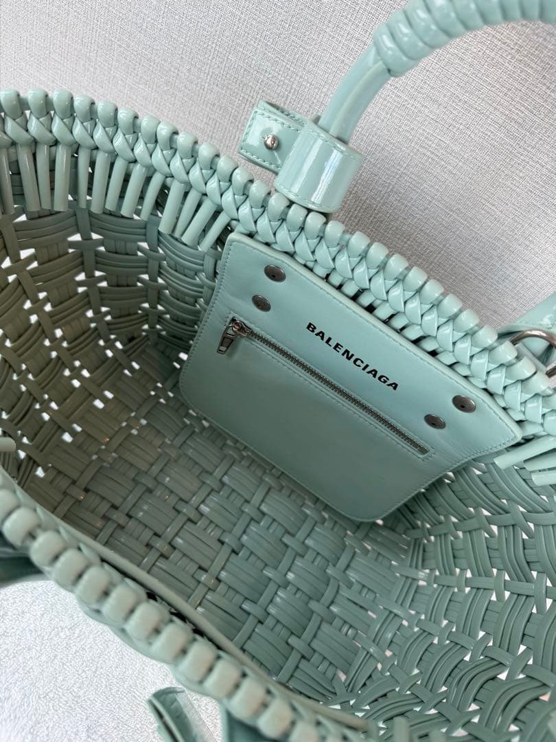 BALENCIAGA ミントグリーン かごバッグ