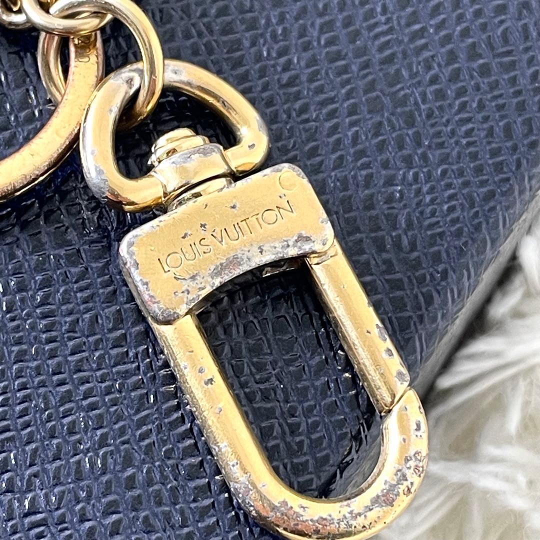 ルイヴィトン　キーホルダー　LV モノグラム　ゴールド　M69008