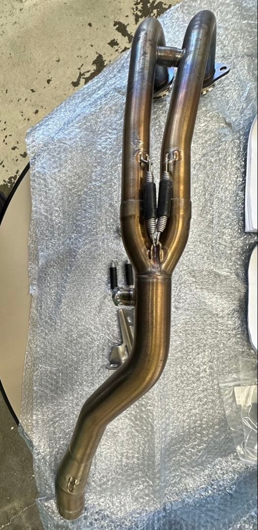 Akrapovic カーボンファイバー マフラー本体