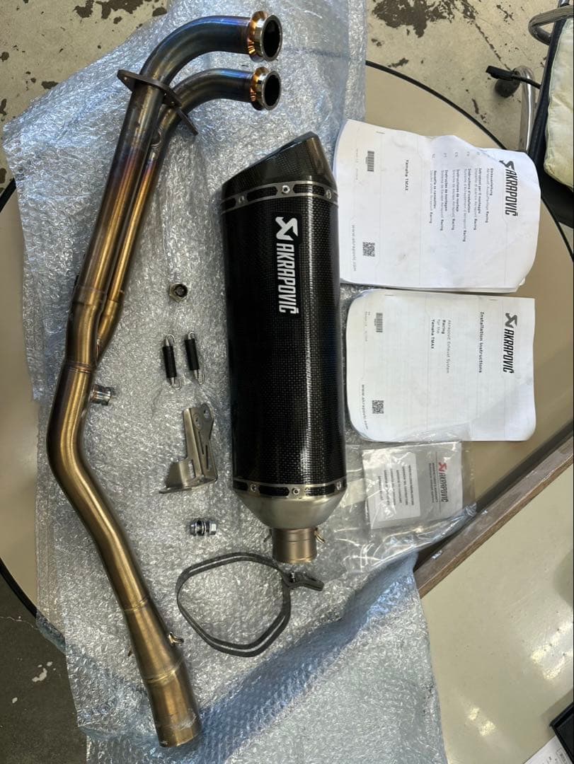 Akrapovic カーボンファイバー マフラー本体