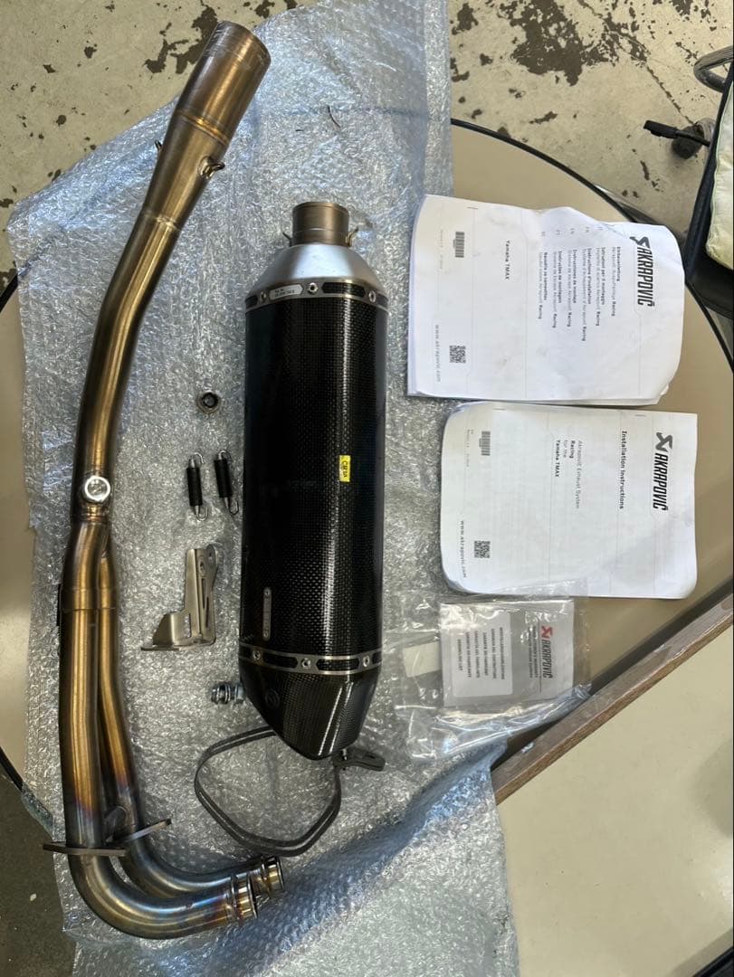 Akrapovic カーボンファイバー マフラー本体