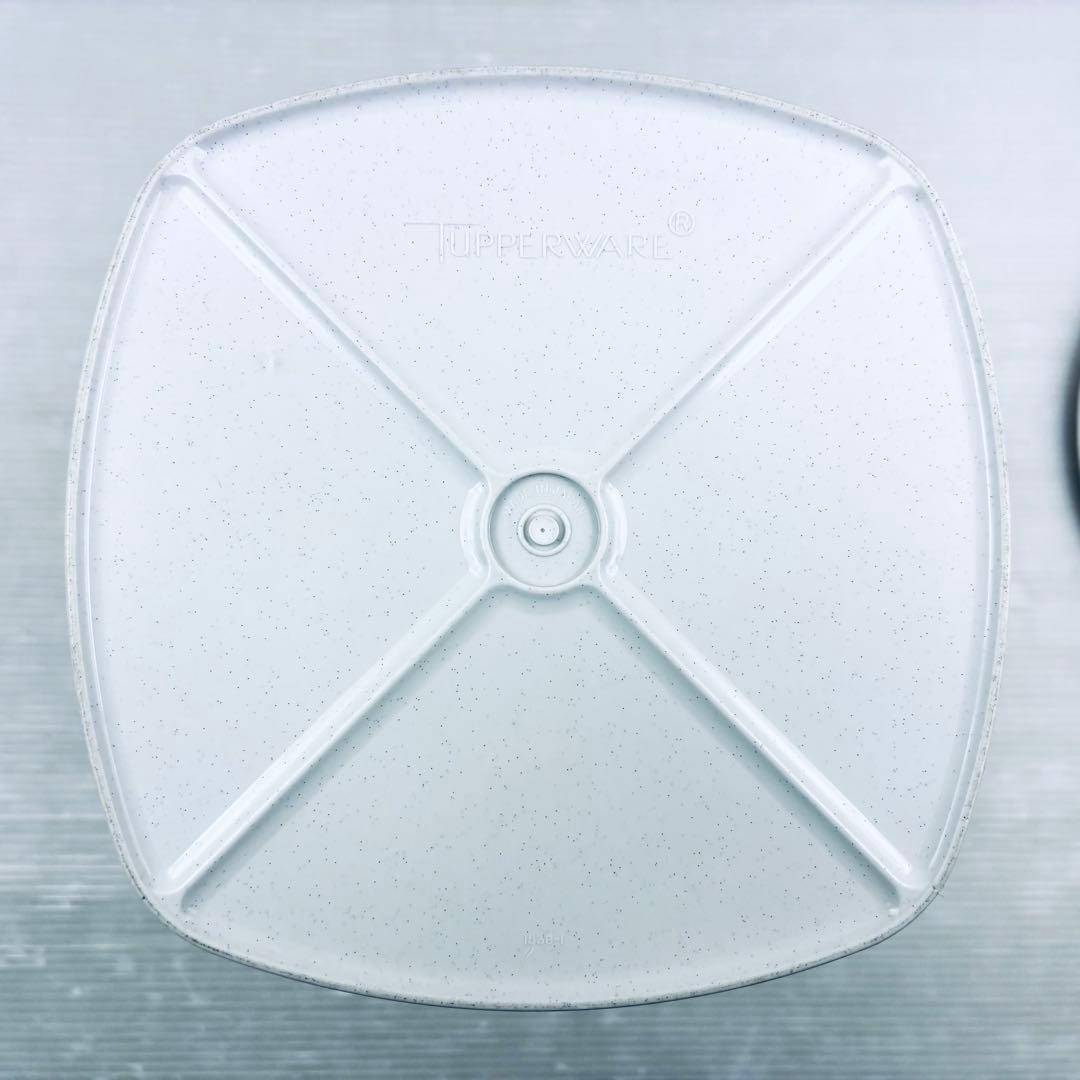 タッパーウエア　大　ホワイト