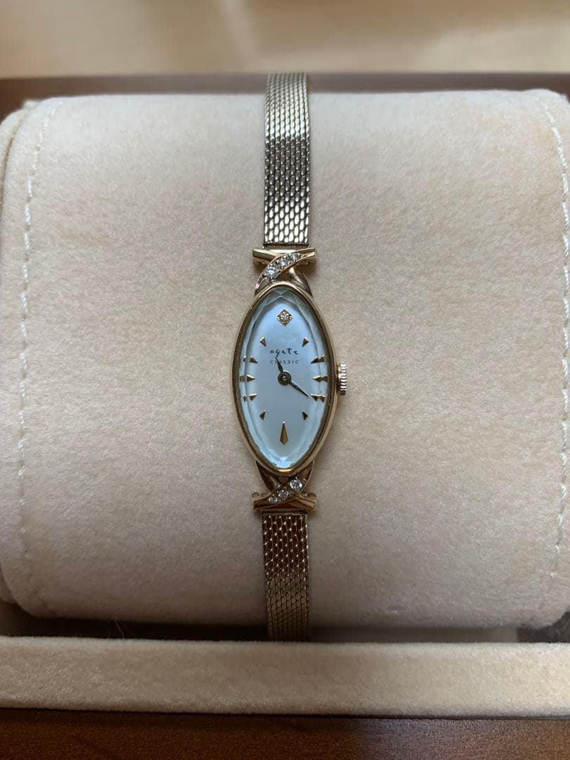 ななです。✨agete オーバルフェイスジュエリーウォッチ極美品です。