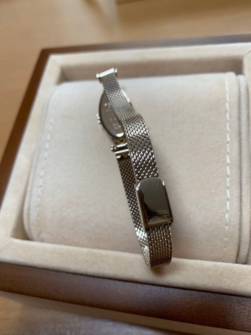 ななです。✨agete オーバルフェイスジュエリーウォッチ極美品です。