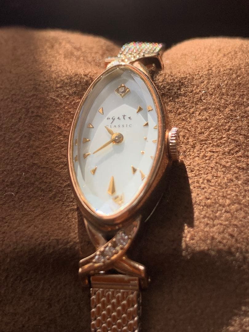 ななです。✨agete オーバルフェイスジュエリーウォッチ極美品です。